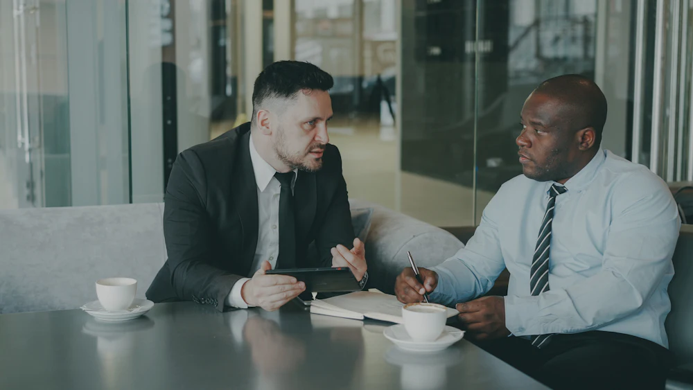 Two people talking over coffee in a first meeting